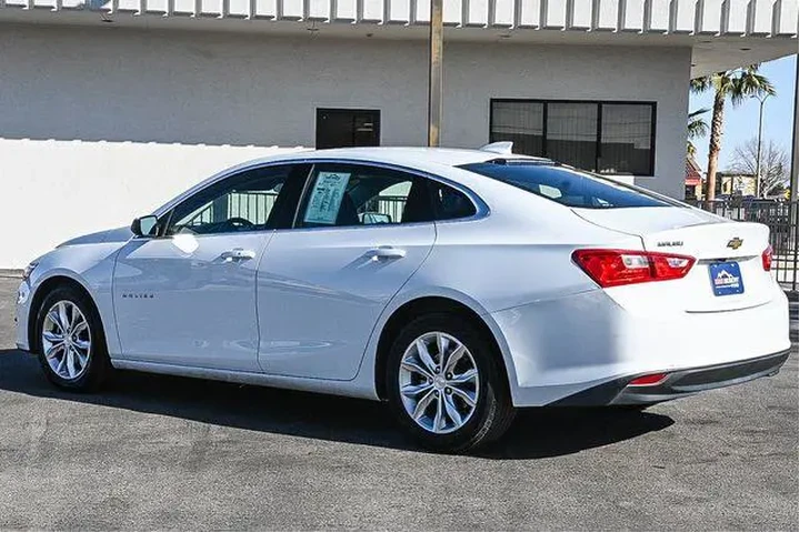 $17388 : Chevrolet Malibu 2023 LT 4dr image 6