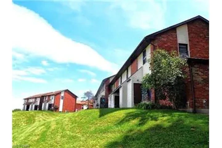 $550 : Rental property with 2 bedro image 3