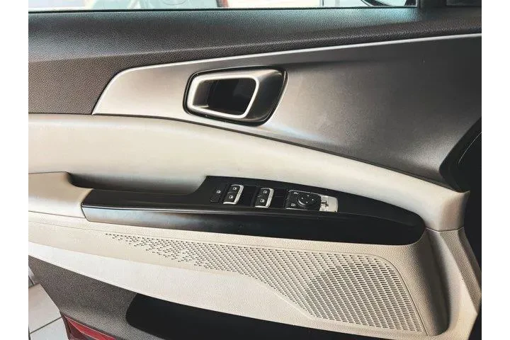 $29997 : Kia Carnival 2024 LX 4dr Min image 9