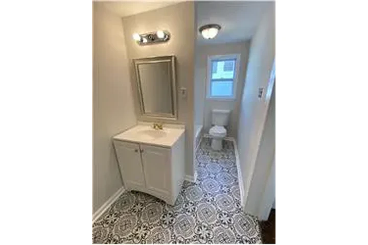 $1600 : Rental property with 2 bedro image 6