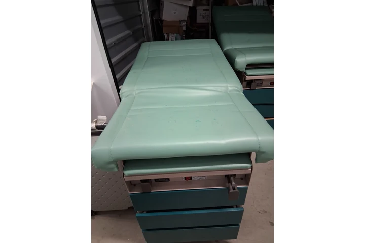 $600 : Ritter midmark 104 medical bed image 4