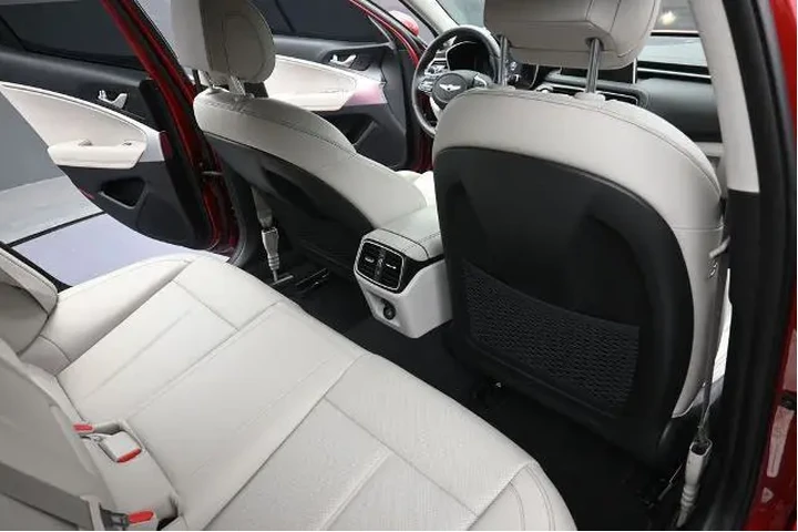 $23491 : Genesis G70 2020 AWD 2.0T 4d image 10