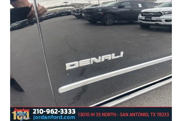 $19792 : GMC Yukon 2015 4x4 Denali 4d image 4