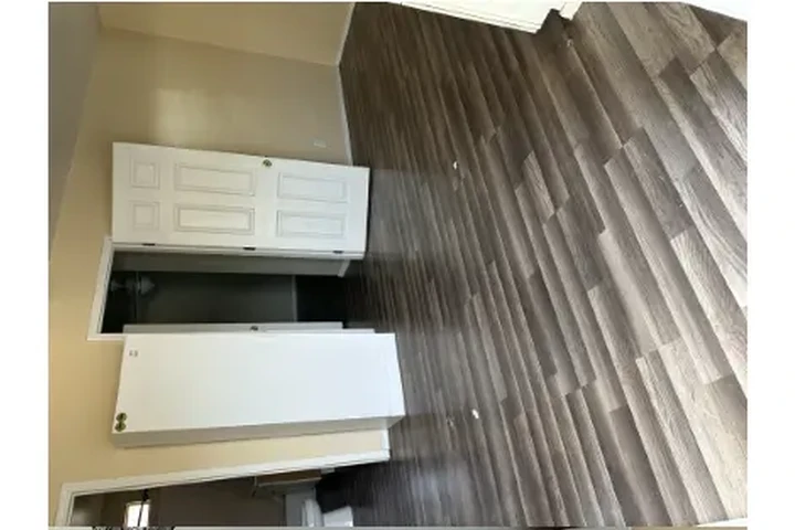 $1800 : SE RENTA image 1