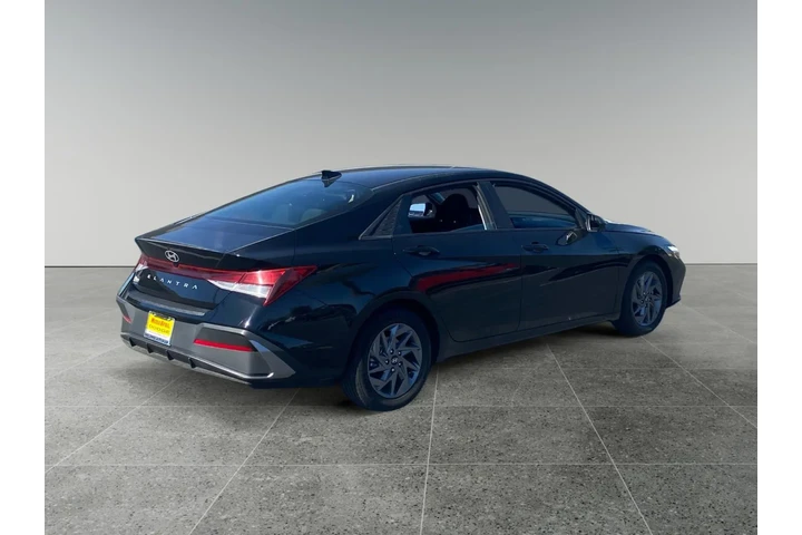 $21138 : Hyundai ELANTRA 2024 SEL 4dr image 5
