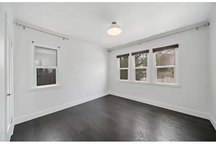 $5995 : 4978 N. Maywood Ave , Los Ange image 7