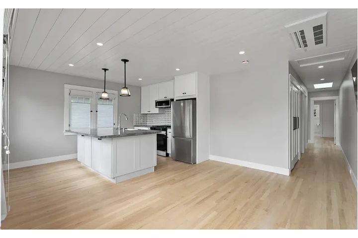 $1050 : beautifully Recently remodeled image 2