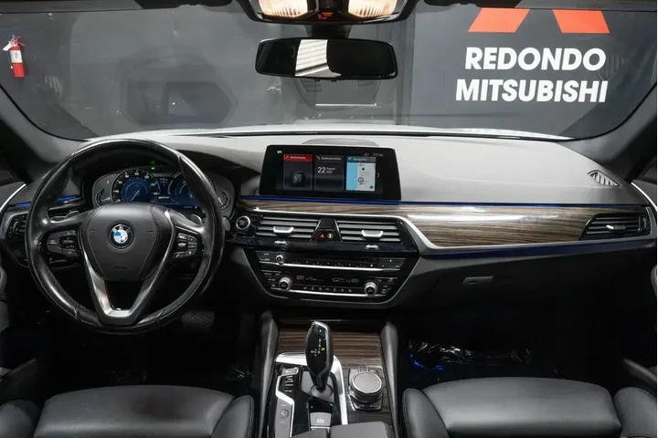 $20157 : BMW 5 Series 2019 530e iPerf image 2