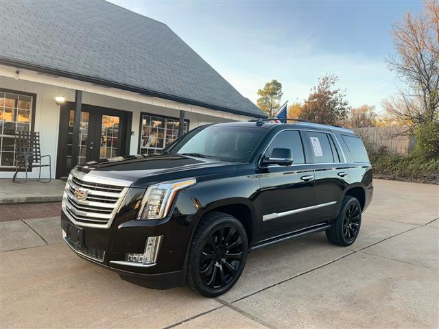 $33695 : 2017 Escalade image 1