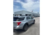 $32414 : Ford Explorer 2024 XLT 4dr S thumbnail