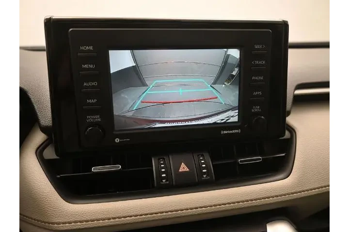 $22452 : Toyota RAV4 2021 XLE Premium image 3