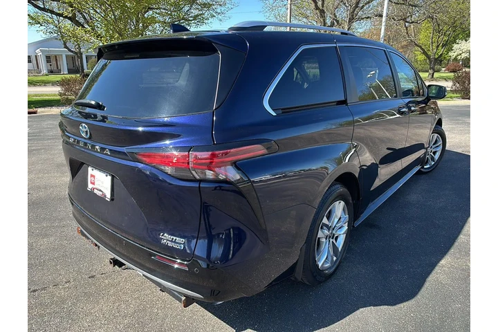 $42295 : Gold Certified 2021 Sienna Li image 10