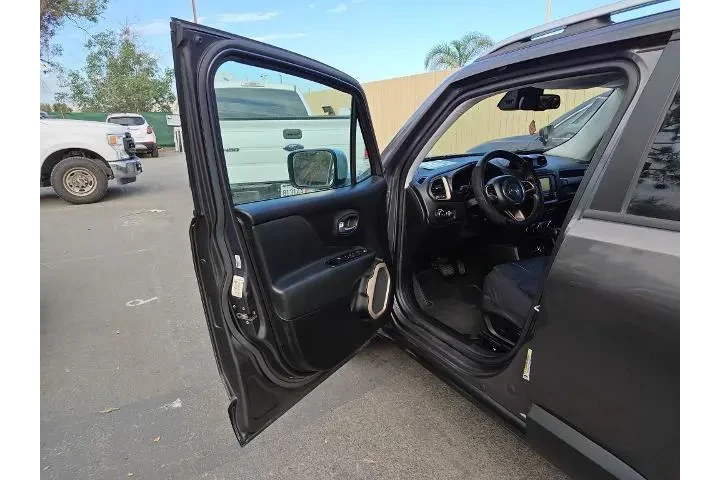 $12316 : Jeep Renegade 2017 Limited 4 image 6