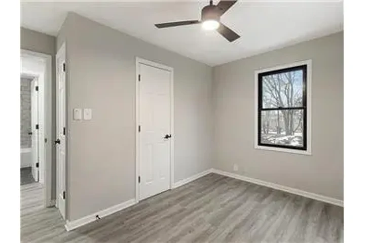 $1100 : Rental property with 2 bedro image 8