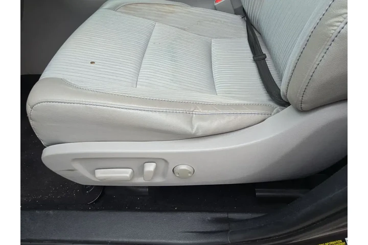 $20983 : Toyota Highlander 2019 LE 4d image 4