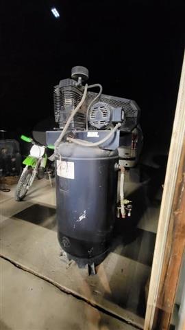 $1200 : Compressor de aire image 2