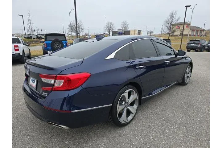 $19400 : Honda Accord 2018 Touring 4d image 5