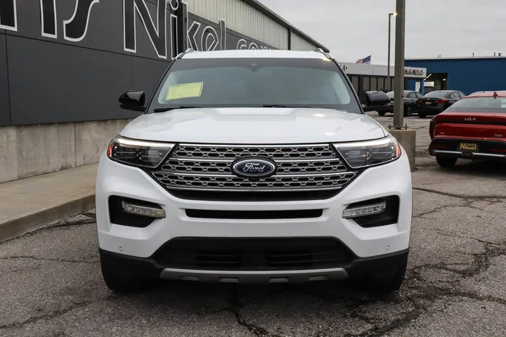 $25988 : 2021 Explorer Limited 4WD image 2
