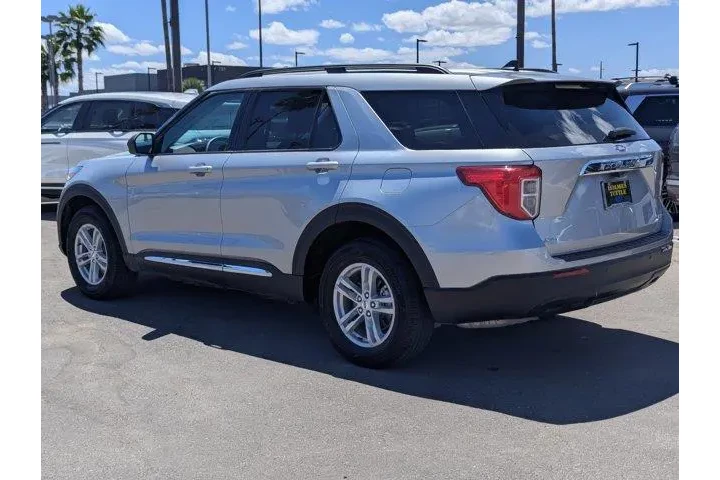 $33999 : Ford Explorer 2023 AWD XLT 4 image 4