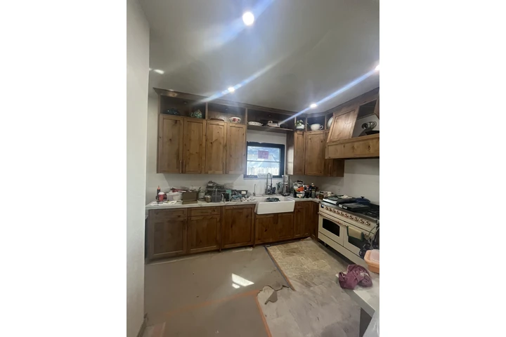 Remodeling interior carpentry image 4