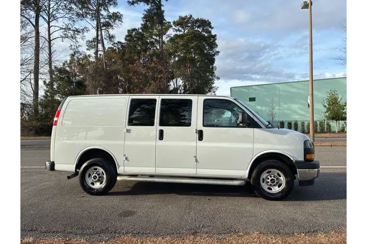 $31199 : GMC Savana 2024 2500 3dr Car image 2