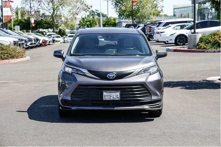 $33333 : Toyota Sienna 2021 LE 8-Pass image 7