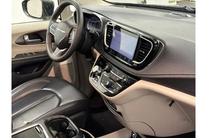 $26500 : Chrysler Pacifica Plug-In Hy image 10