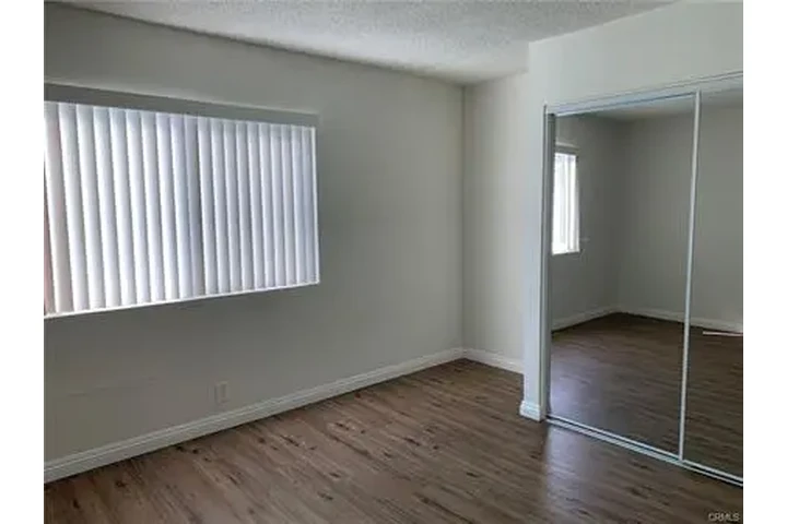 $2475 : 2 BEDS. REMODELED APARTMENTS image 5