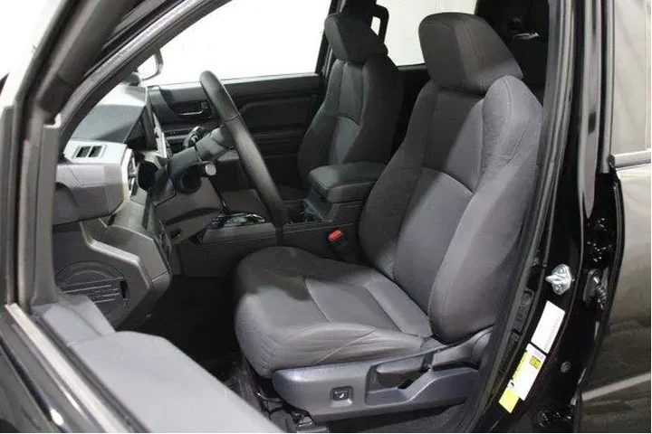$38998 : Toyota Tacoma 2025 4x4 SR 4d image 5