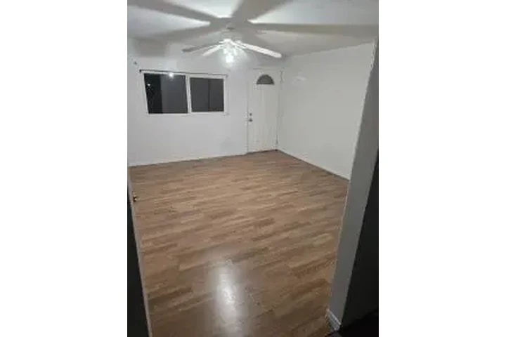 SE RENTA CASA DE ENFRENTE image 10