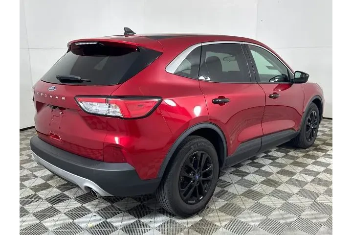$18900 : Ford Escape 2022 SE 4dr SUV image 3