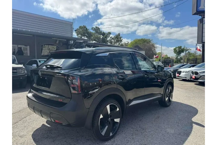 2025 Kicks SR image 6