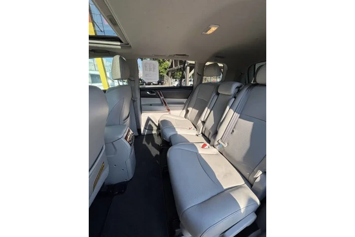 2012 Highlander Limited image 10