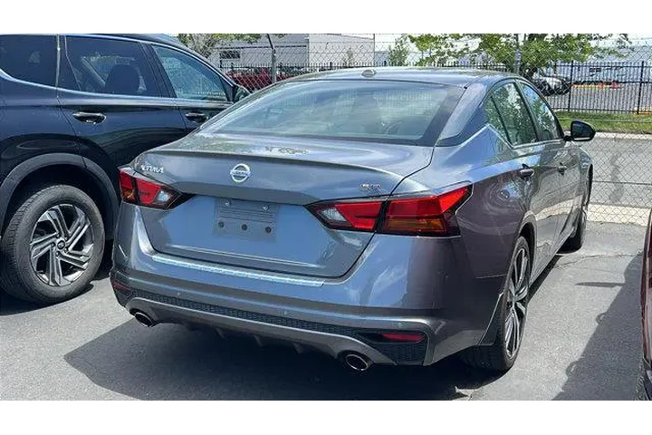$21984 : Nissan Altima 2020 2.5 SR 4d image 2