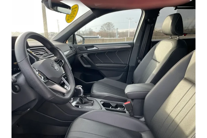 $26985 : Volkswagen Tiguan 2024 SE R- image 8