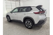 $21997 : Nissan Rogue 2023 SV 4dr Cro thumbnail