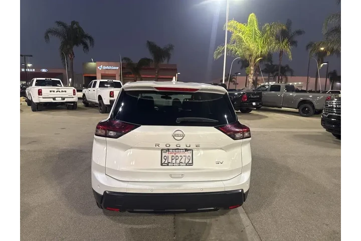 $19157 : Nissan Rogue 2024 SV 4dr Cro image 7