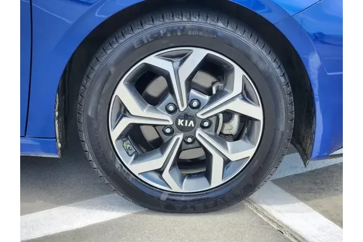 $13940 : Kia Forte 2020 FE 4dr Sedan image 10