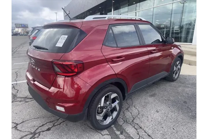 $14977 : Hyundai VENUE 2024 SEL 4dr C image 4