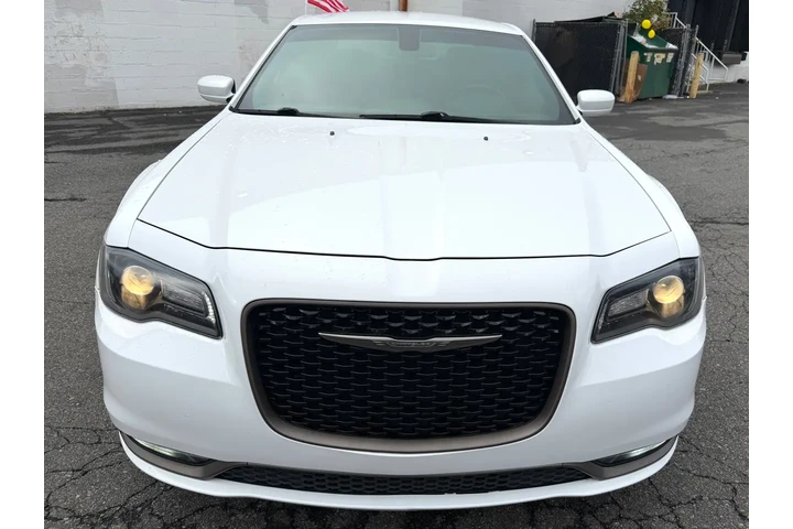 $17888 : 2019 300 300S RWD image 3