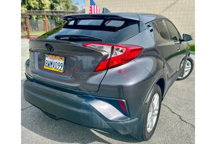 $20995 : 2021 C-HR XLE image 9