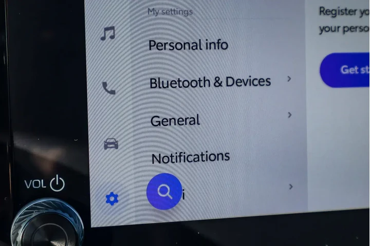 $29500 : Toyota RAV4 2024 AWD XLE 4dr image 4