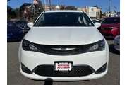 $16195 : Chrysler Pacifica 2020 Touri thumbnail