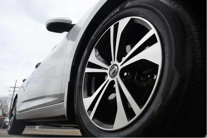 $18354 : Nissan Sentra 2023 SV 4dr Se image 10