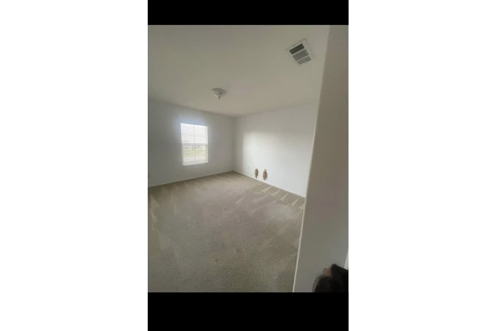 $950 : Cuartos de renta image 1