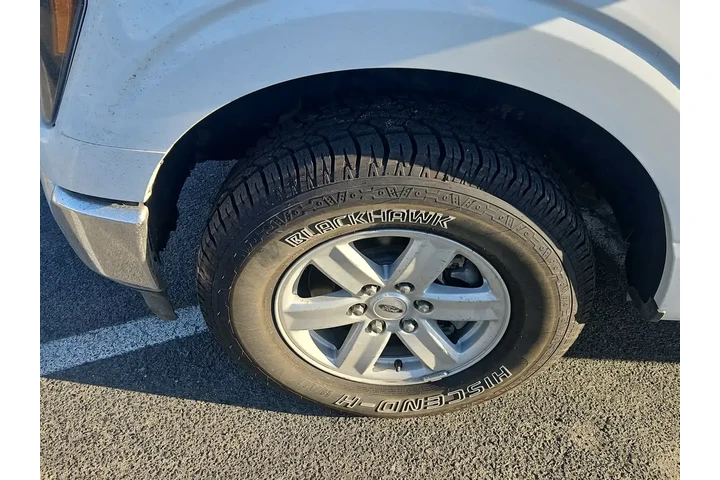 $37500 : Ford F-150 2023 4x4 Lariat 4 image 3