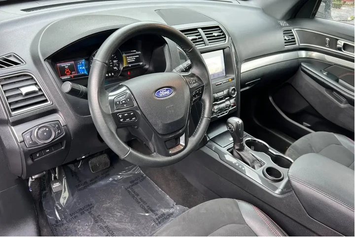Ford Explorer 2019 XLT 4dr S image 9