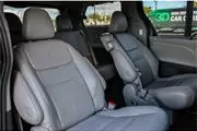 2016 Toyota Sienna XLE Minivan thumbnail