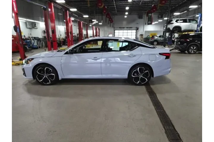 $23995 : Nissan Altima 2023 AWD 2.5 S image 1