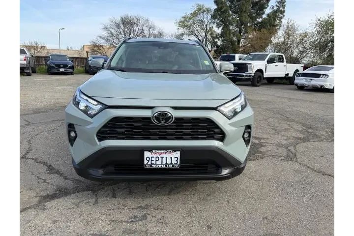 $32500 : Toyota RAV4 2022 AWD XLE Pre image 8